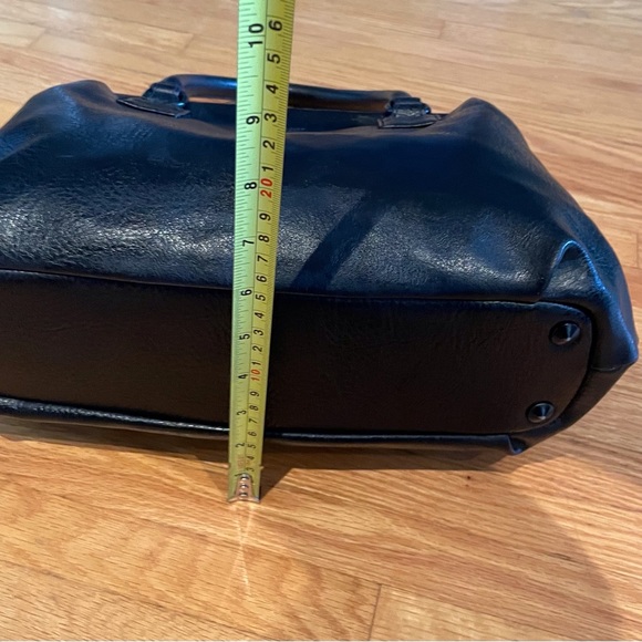 Matt & Nat Black Vegan Shoulder or Crossbody Handbag. - Picture 16 of 16